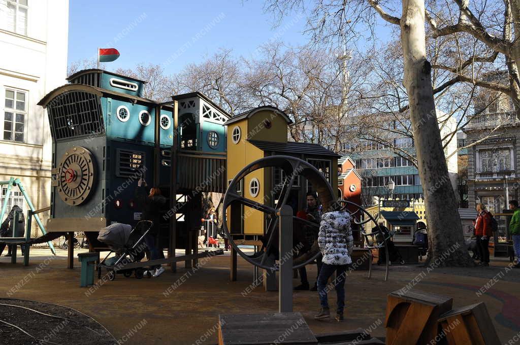 Szabadidő - Budapest - A Pál utcai fiúk világát megidéző játszótér a Múzeumkertben