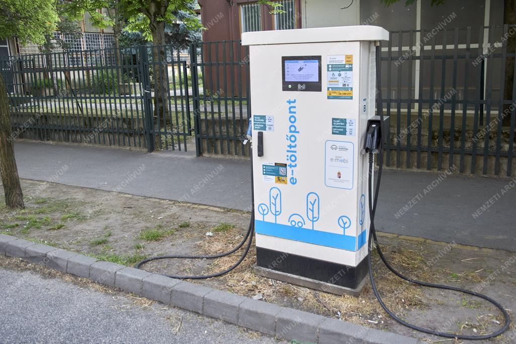 Energia - Közlekedés - Budapest - E-töltőpont Kőbányán