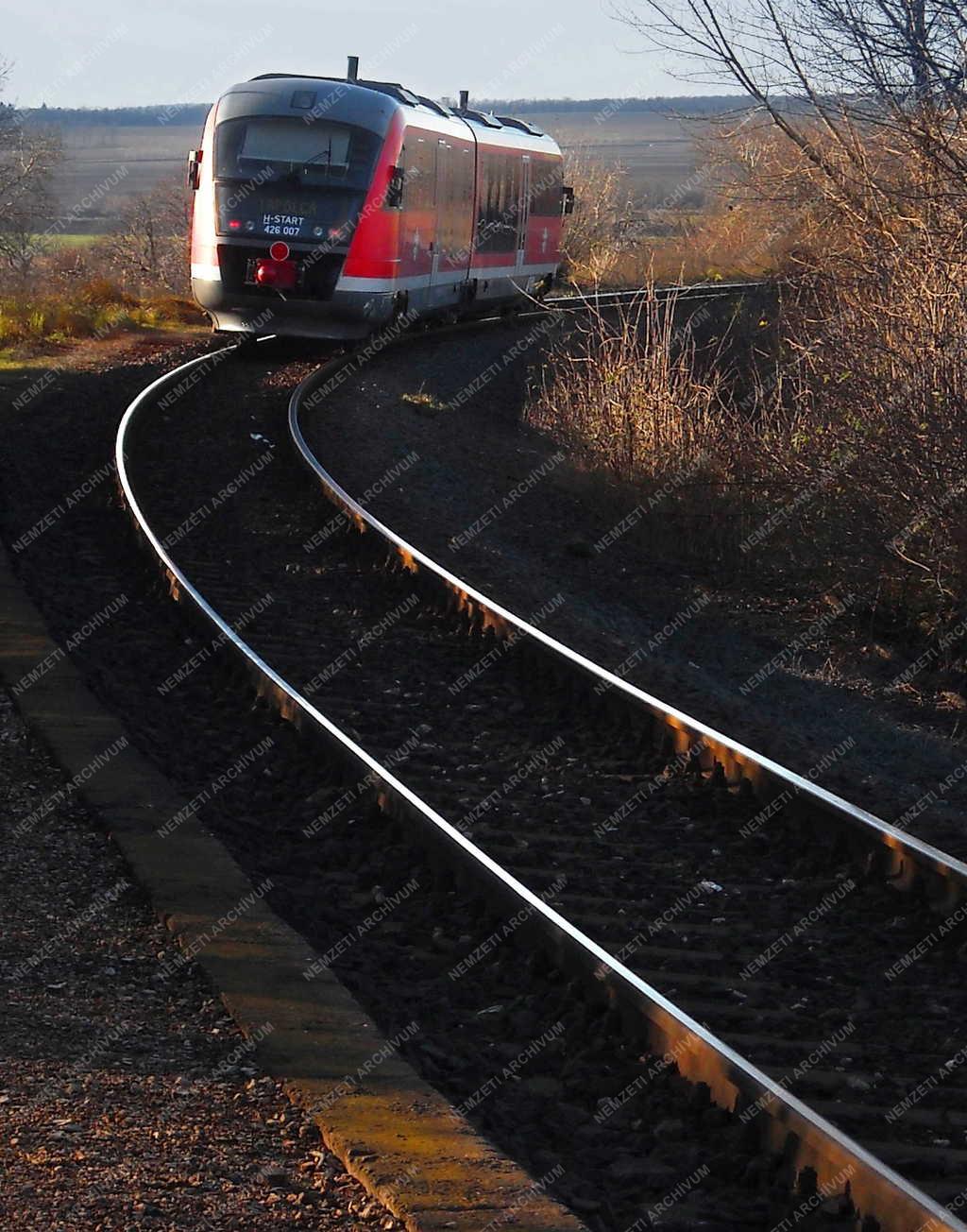Közlekedés - Csajág - Modern vasúti motorvonat