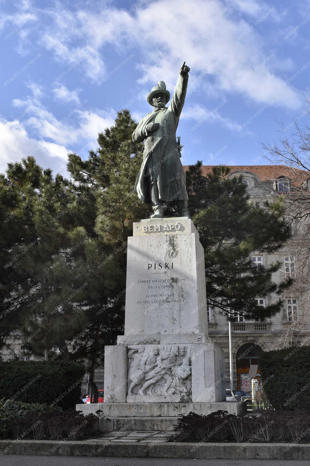 Köztéri szobor - Budapest - Bem József-emlékmű