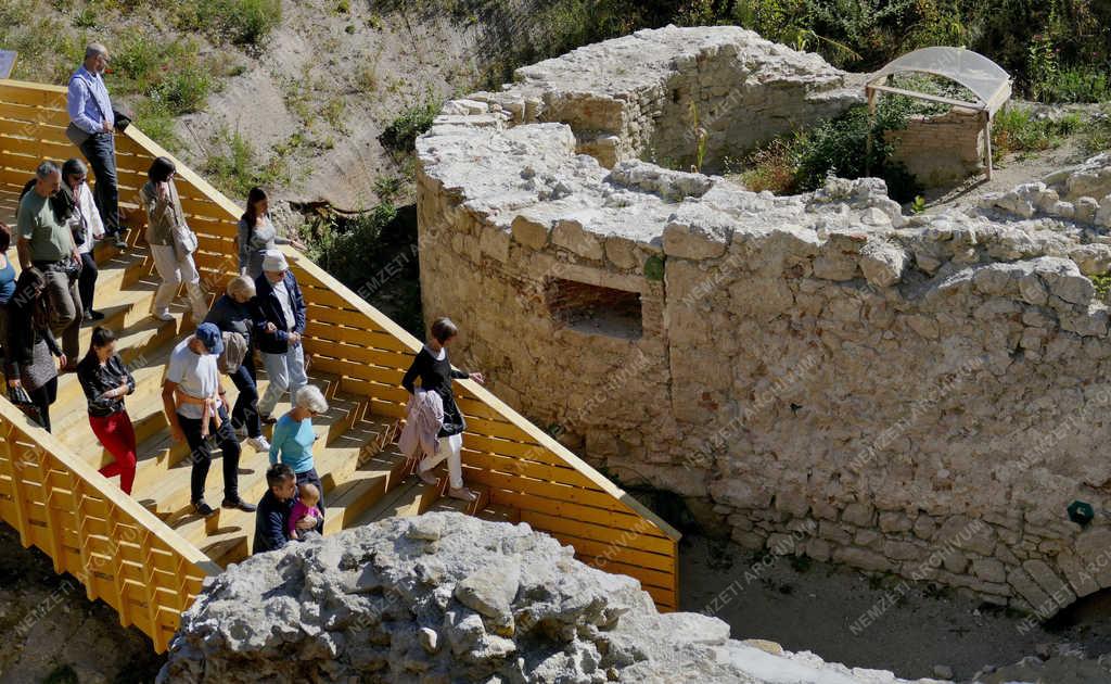 Történelem - Budapest - A feltárt Erdélyi-bástya a Várban