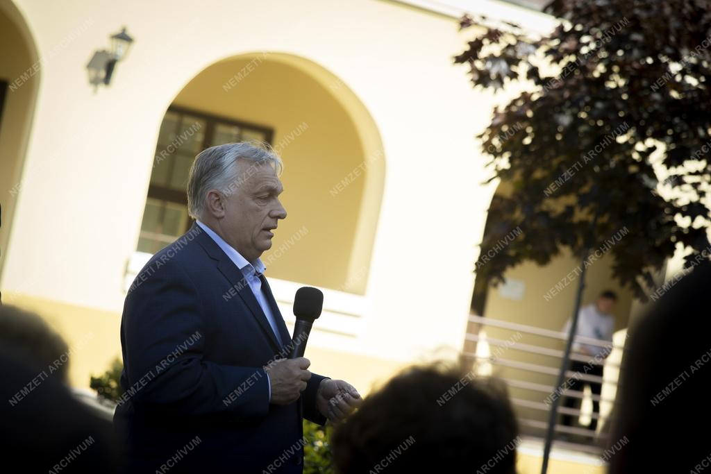 Voks 24 - Orbán Viktor Kaposváron folytatta vidéki kampánykörútját