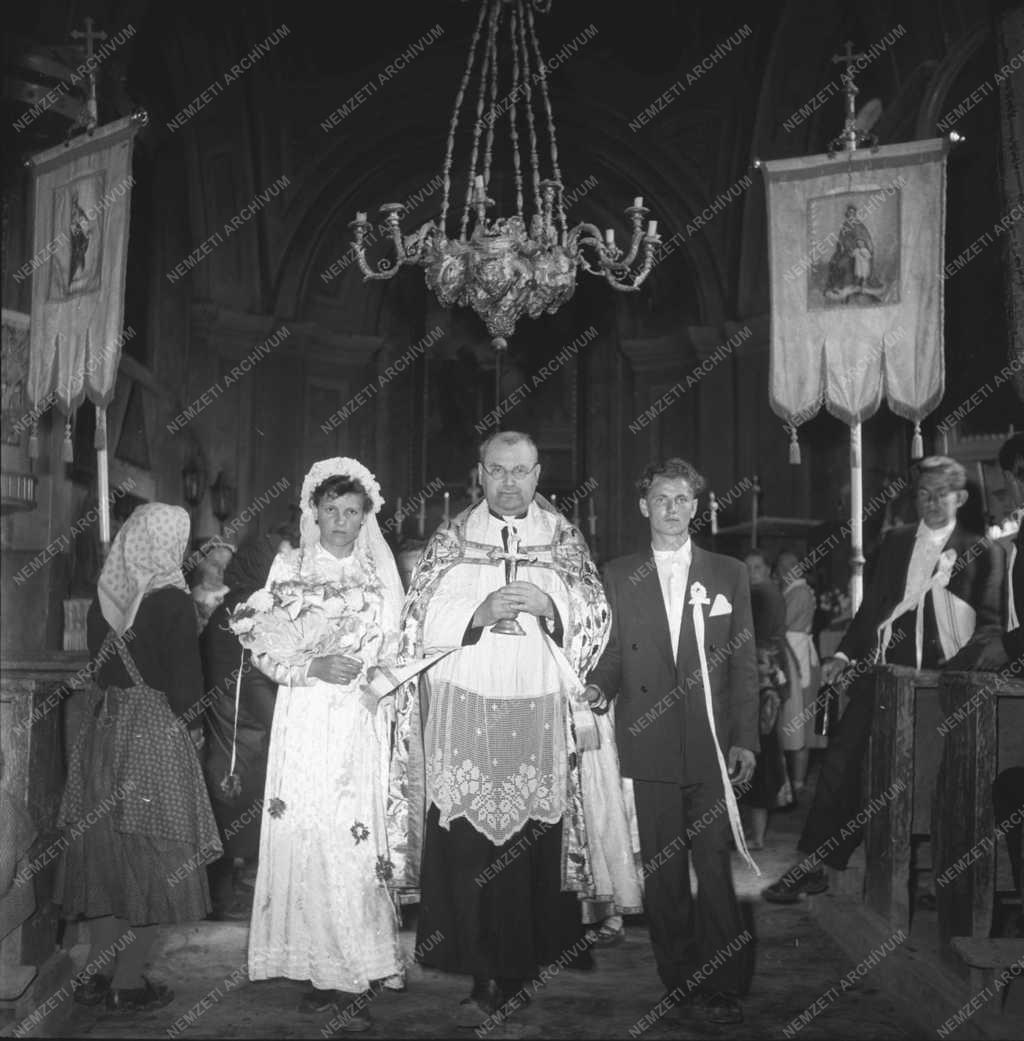 Ünnep - Esküvő Tardon