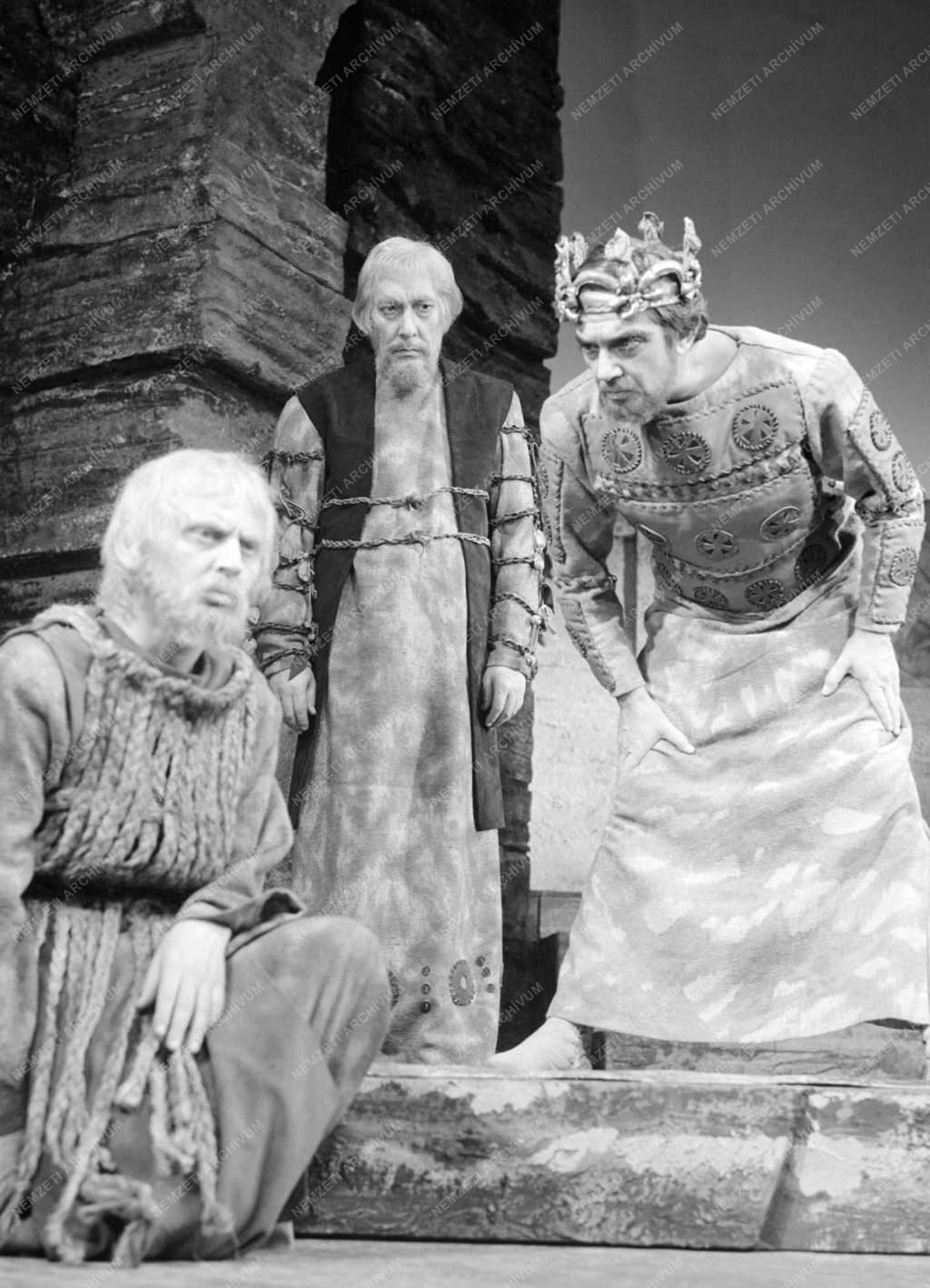 A Madách Színház november 20-án mutatja be Szophoklész: Oidipusz király című drámáját.