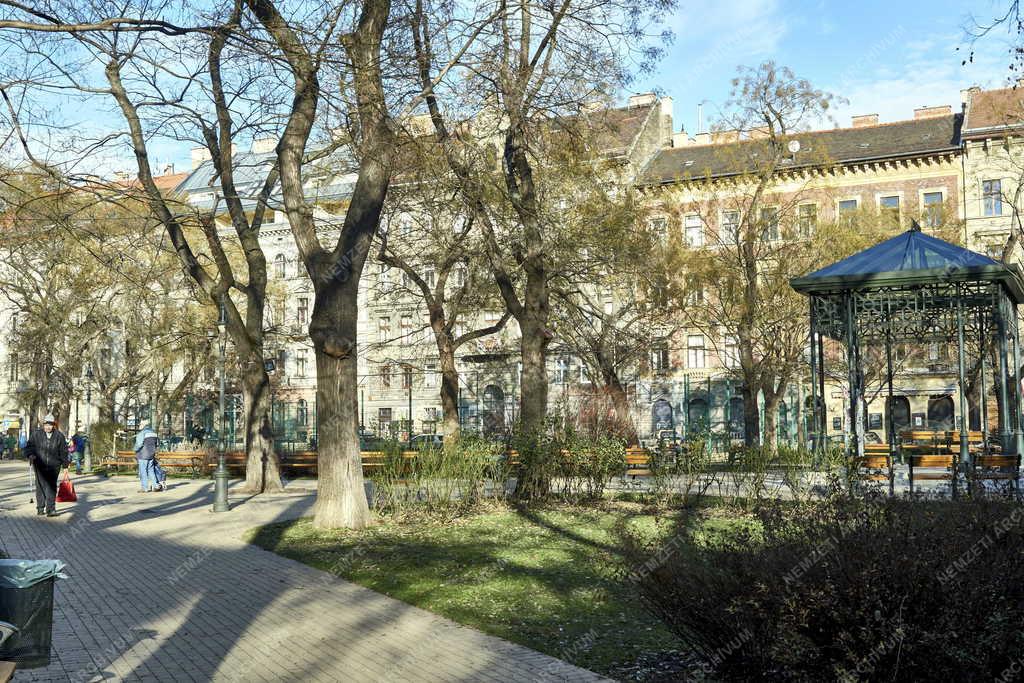 Városkép - Budapest - Hunyadi tér