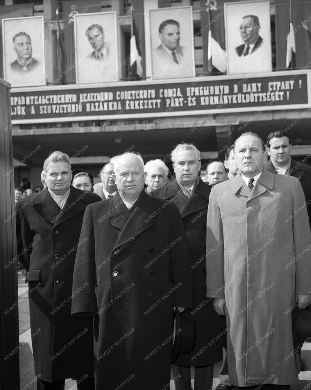 Külkapcsolat - A szovjet párt- és kormányküldöttség Budapesten