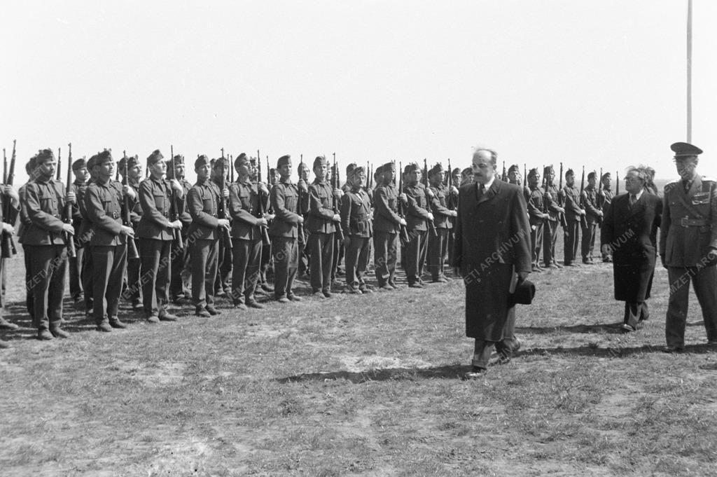 Nagy F. megérkezik Moszkvából