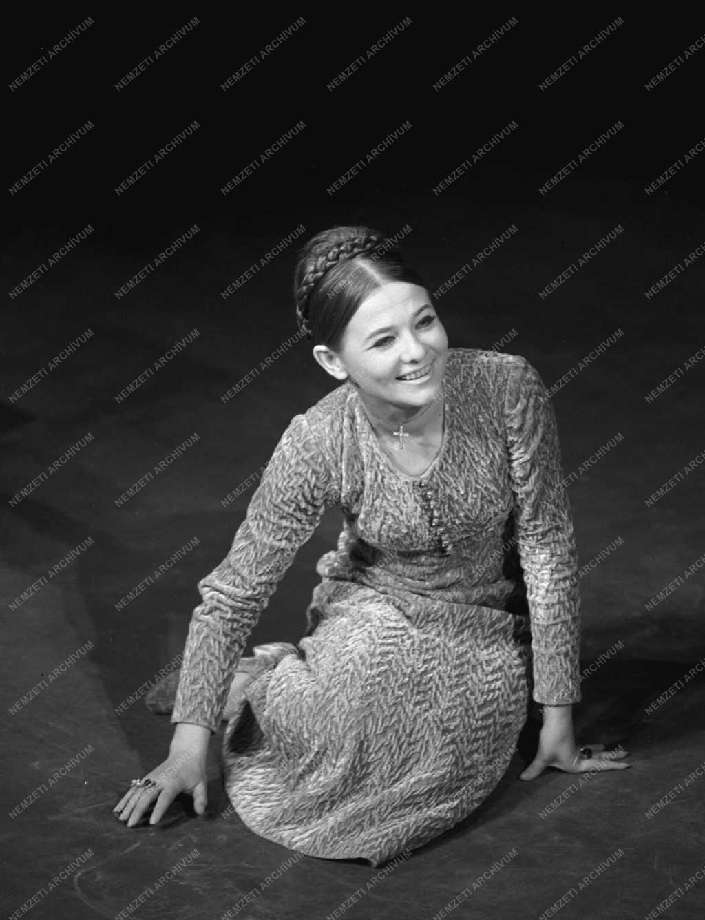 A Nemzeti Színház február 26-án mutatja be Shakespeare: Rómeó és Júlia című drámáját. Rendező Major Tamás