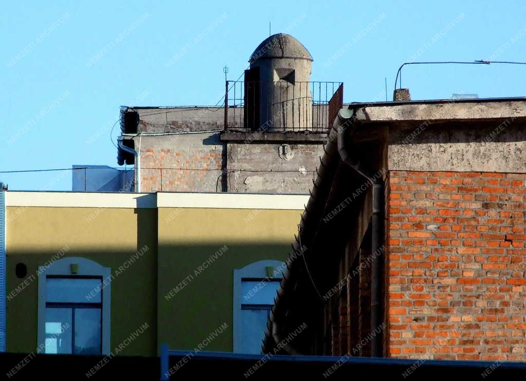 Épület - Budapest - Őrtorony egy gyárépületen