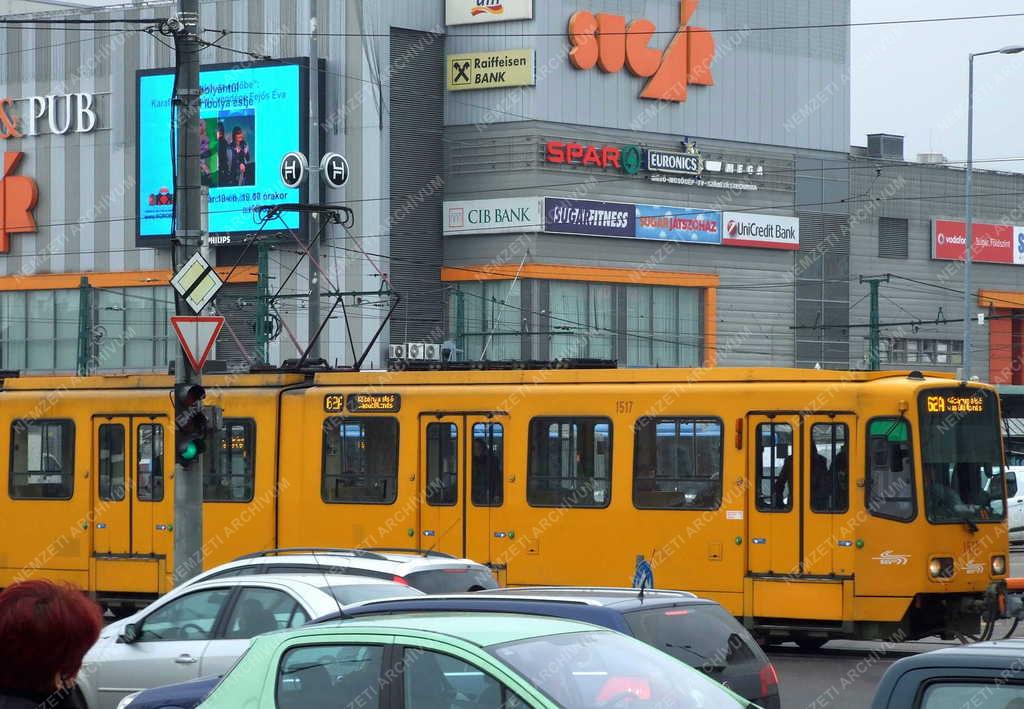 Közlekedés - Budapest - Forgalom az Örs vezér terén