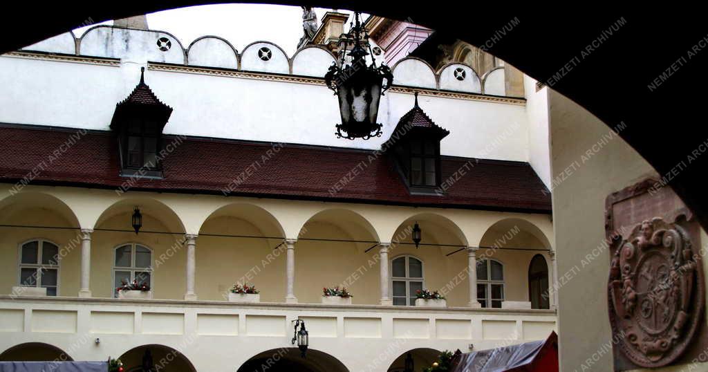 Épület - Pozsony - A Régi Városháza reneszánsz szárnya