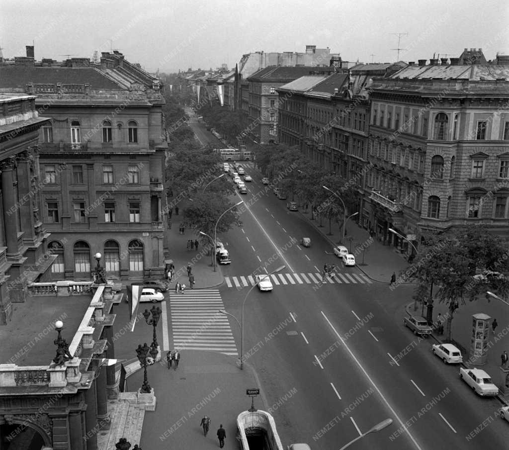 Városkép - Budapest - Népköztársaság útja