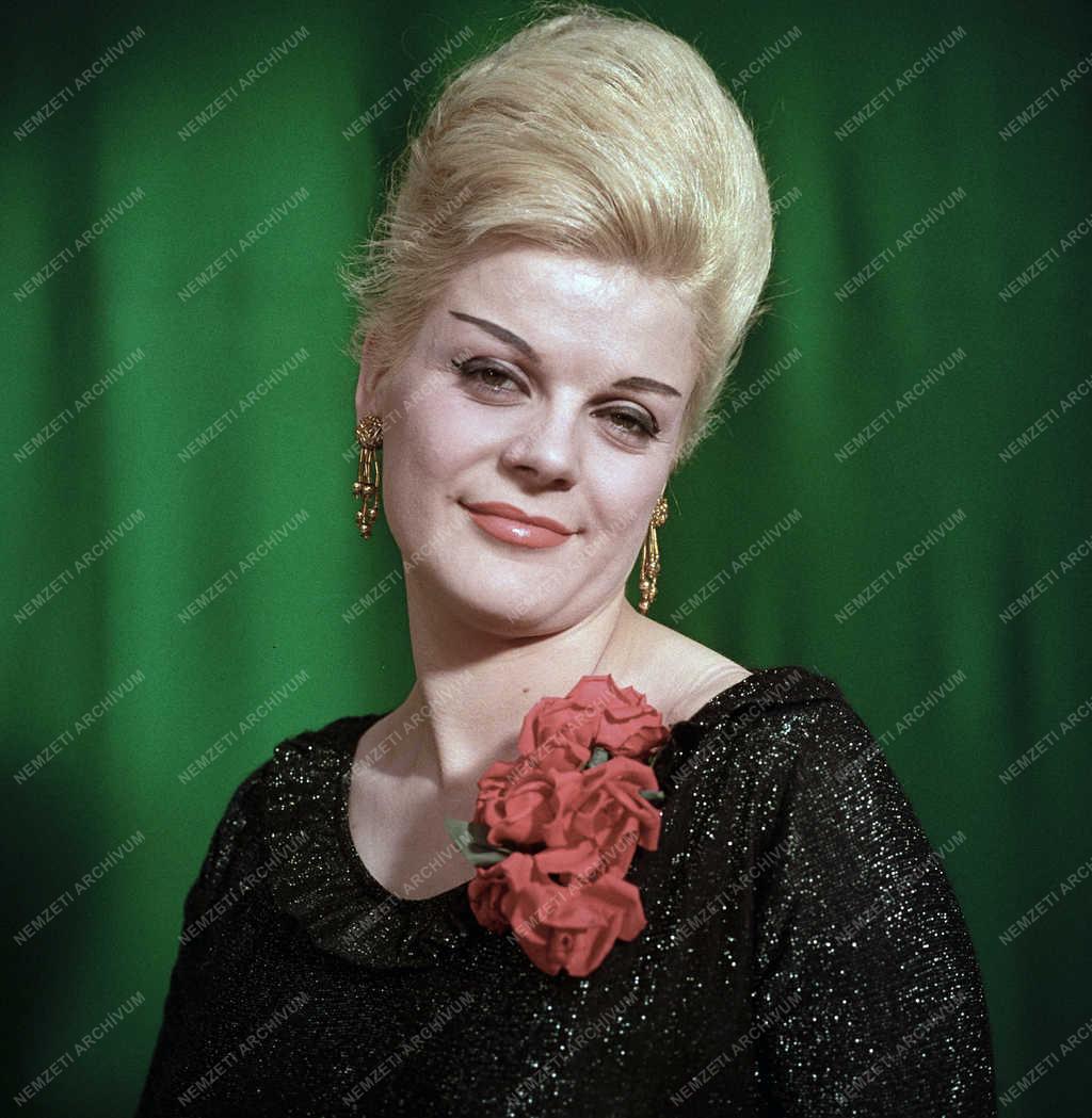 Kultúra - Domján Mária színésznő, operetténekes