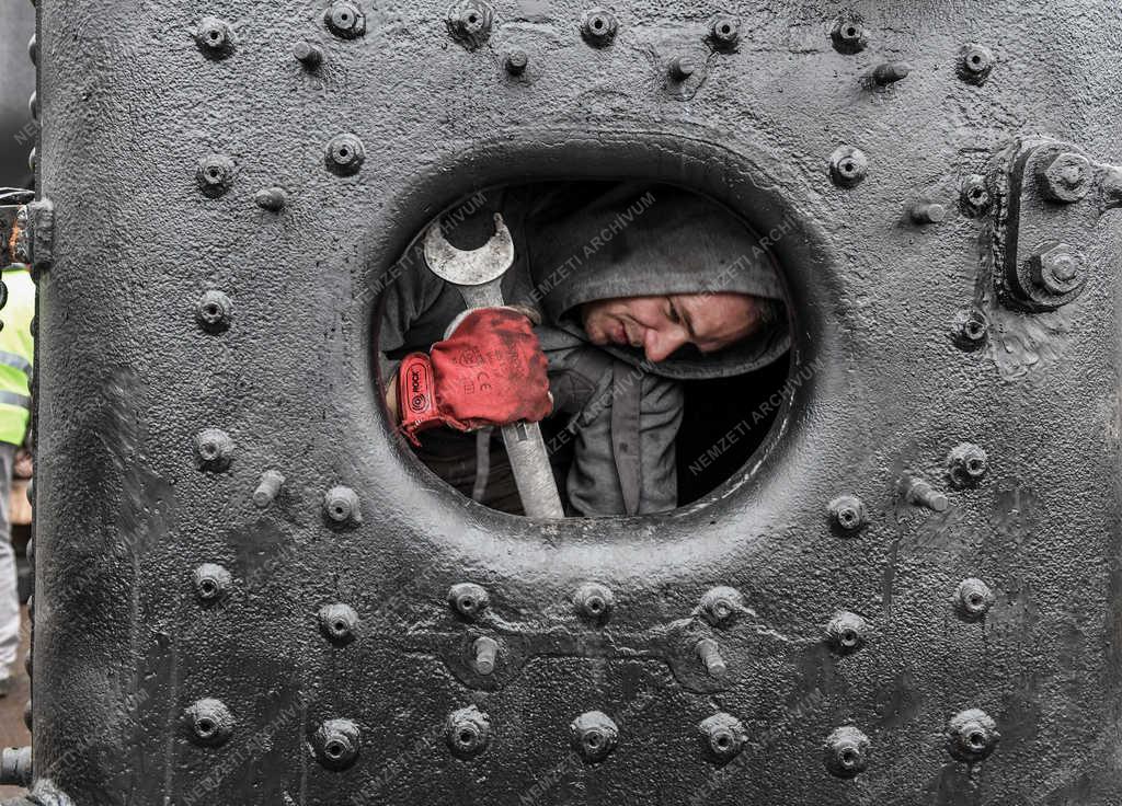 Közlekedés - Debrecen -  Mozdony felújítás