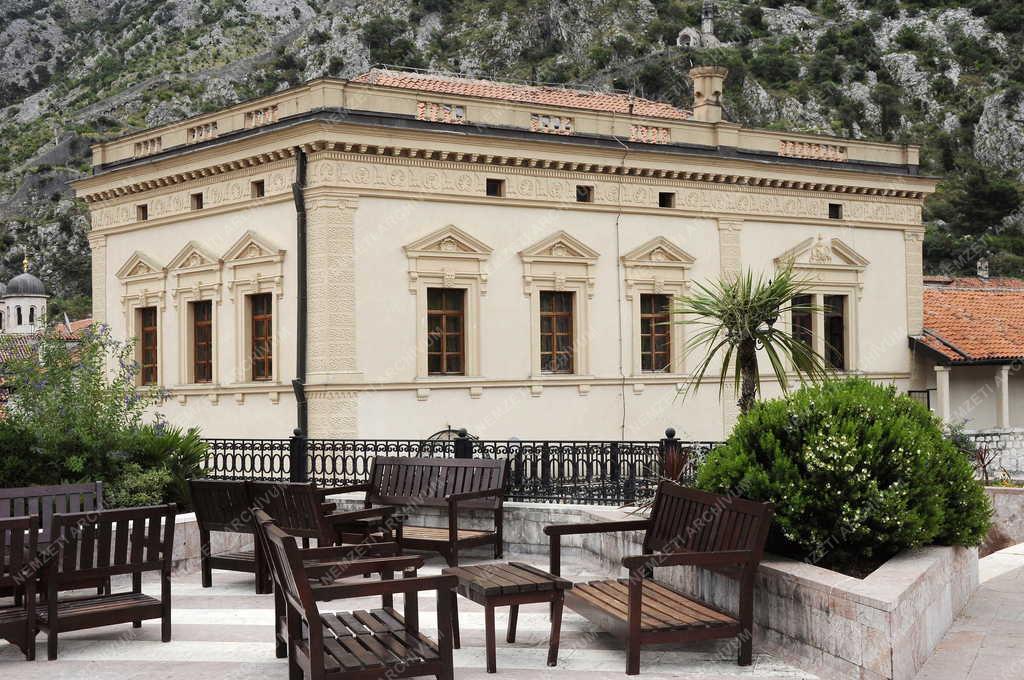 Táj, város - Épület - Kotor