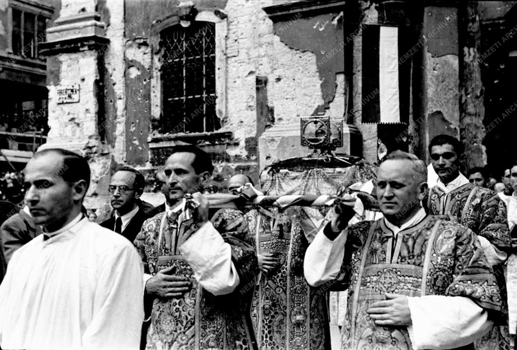 Ünnep - Vallás - Államalapítás - Szent Jobb-körmenet