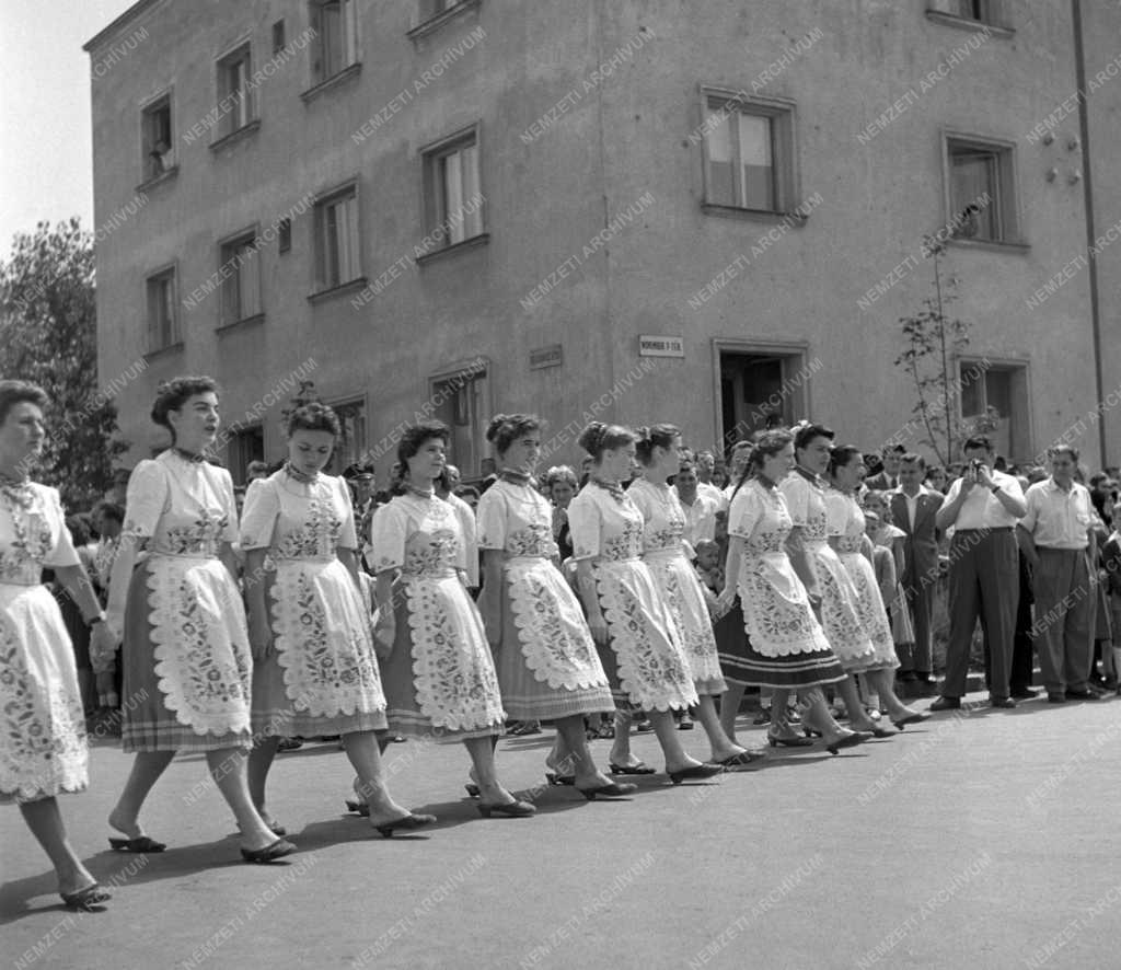 Kultúra - Évforduló - Sztálinvárosi táncfesztivál