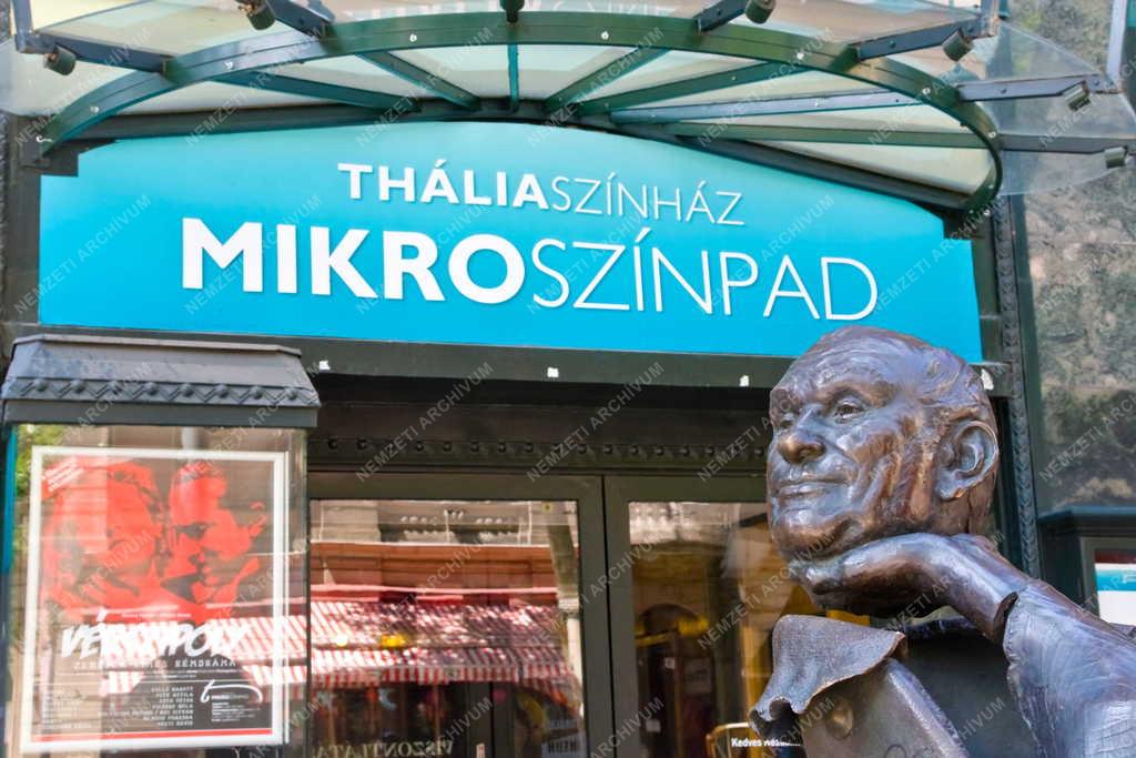 Épület - Budapest - A Thália Színház Mikroszkóp Színpada