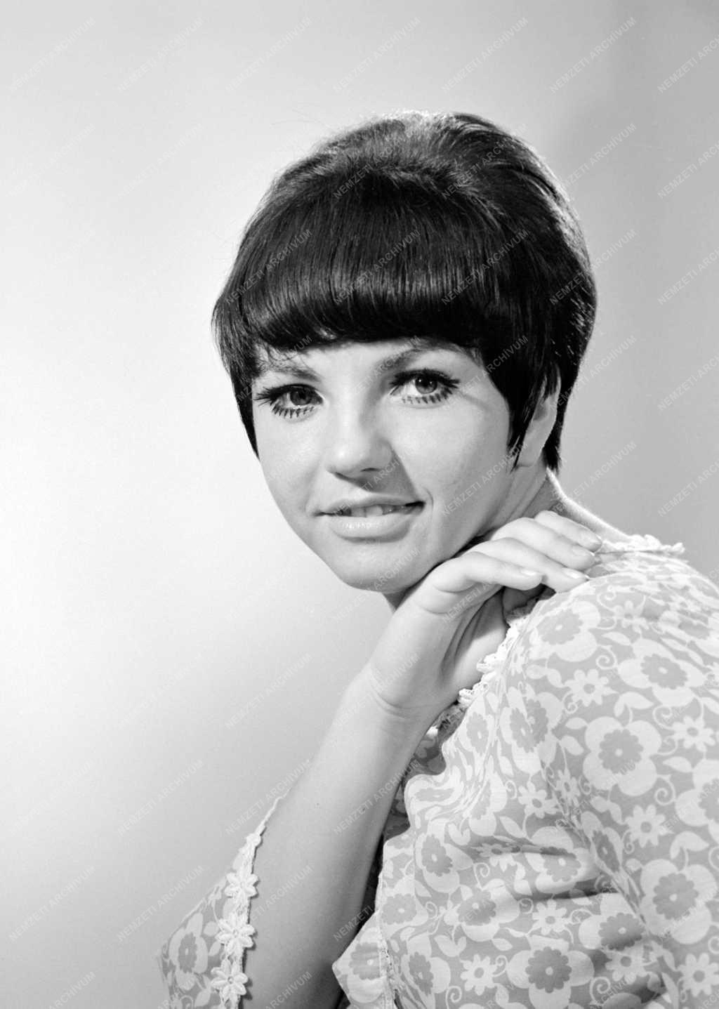 Könnyűzene - Zalatnay Sarolta táncdalénekesnő