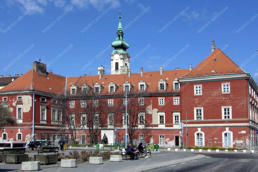 Épület - Budapest - Egykori kolostor épülete a Batthyány téren