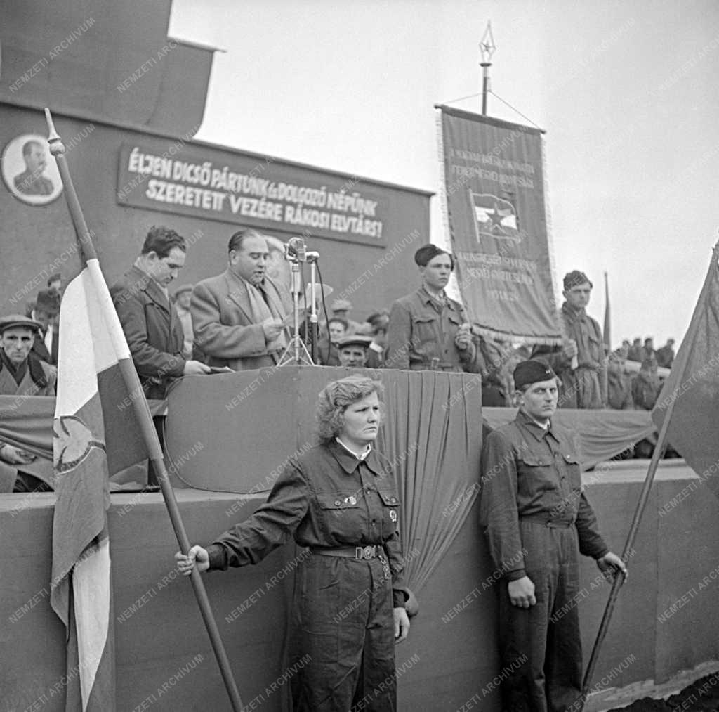 Belpolitika - Beszámoló gyűlés az MDP kongresszusáról 