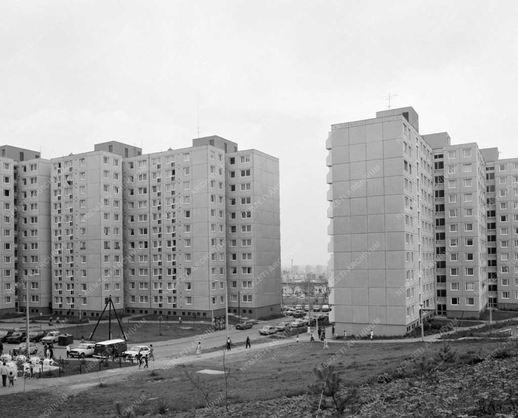 Életkép - Élet a Gazdagréti lakótelepen