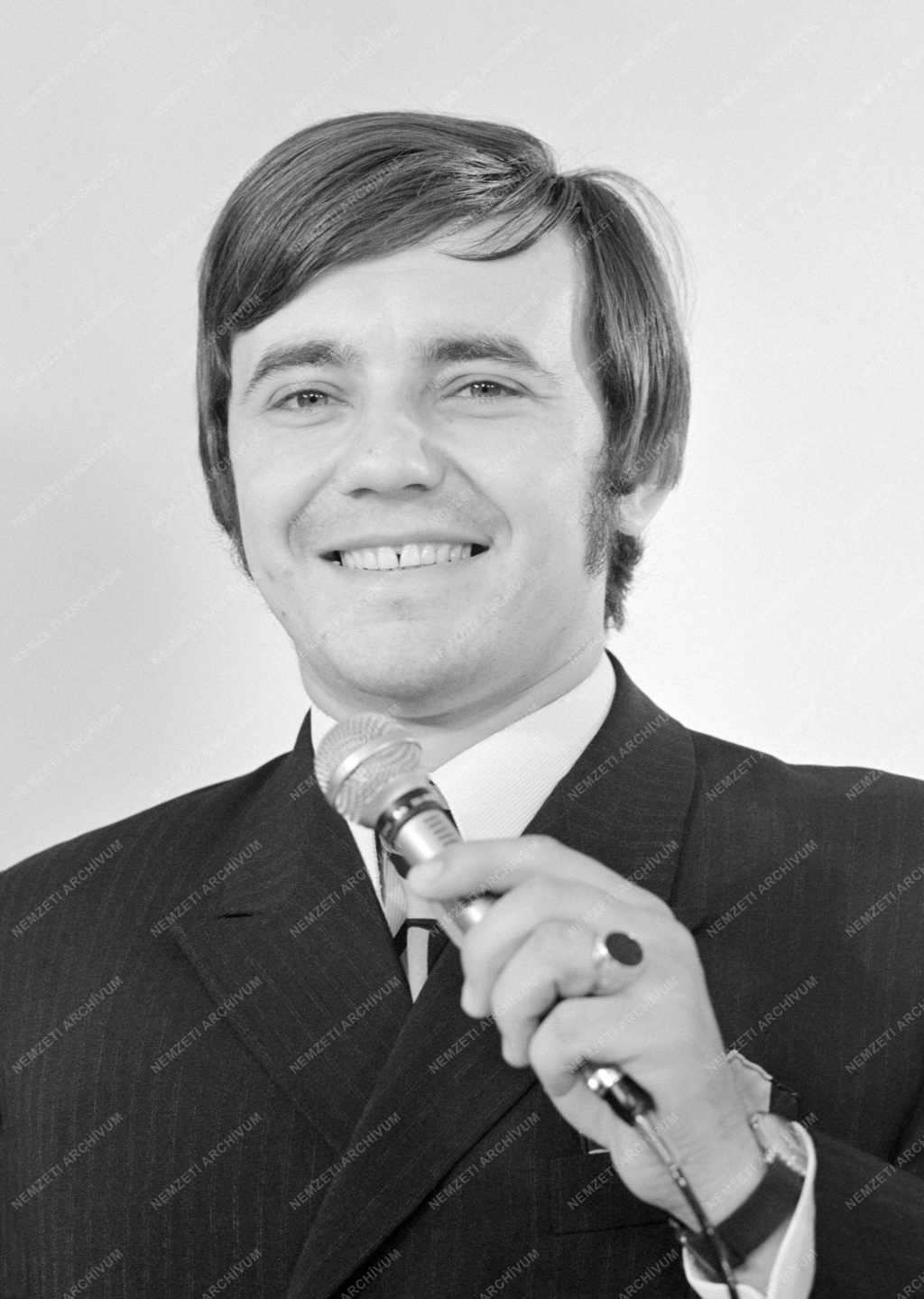 Hajdu István táncdalénekes
