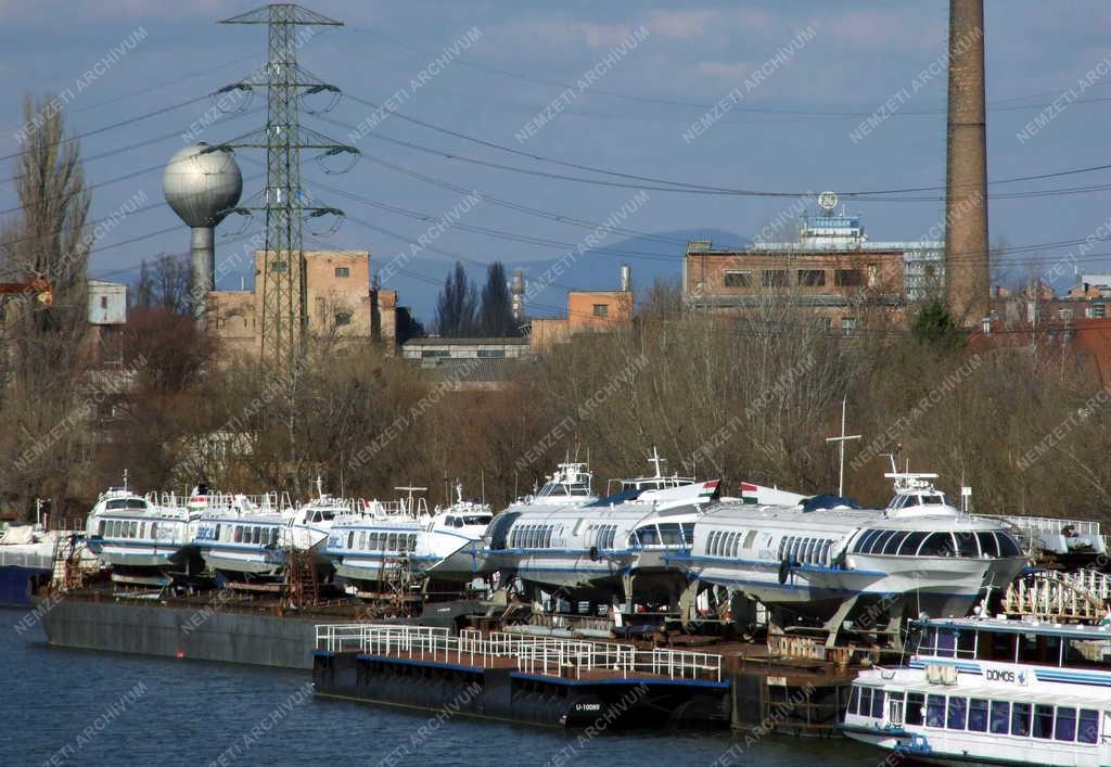 Vízi közlekedés - Budapest - Szárnyashajók téli tárolása