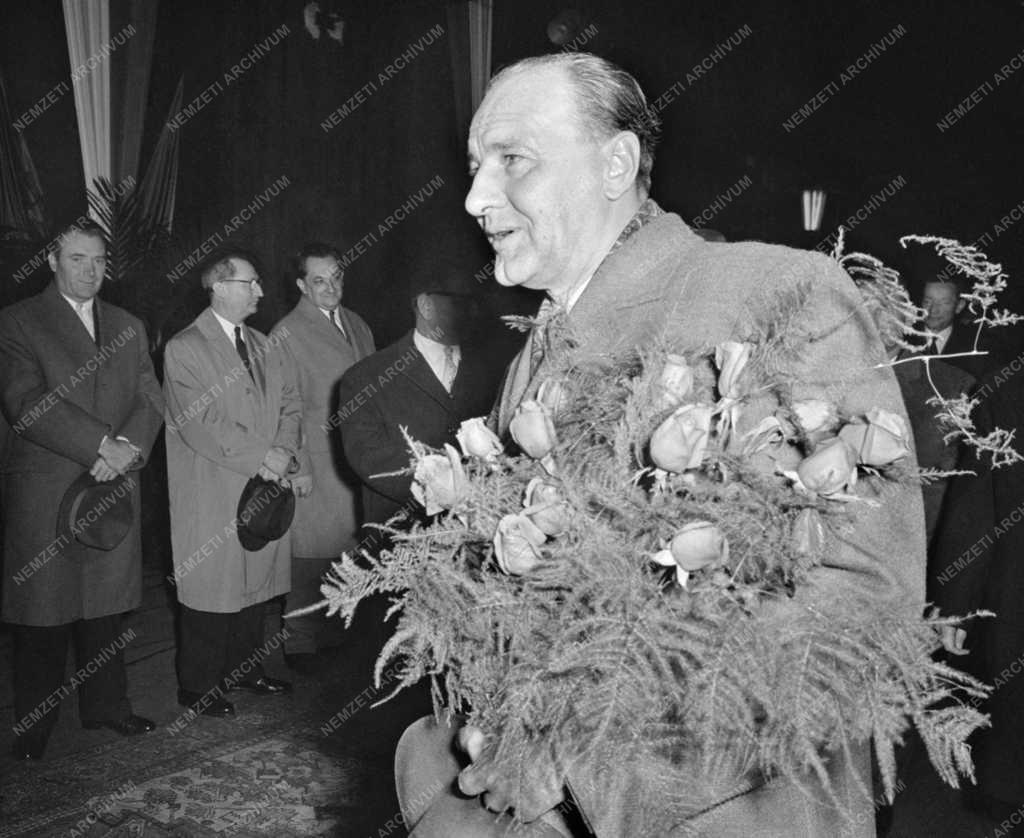 Külkapcsolat - Kádár János kíséretével Lengyelországba látogat