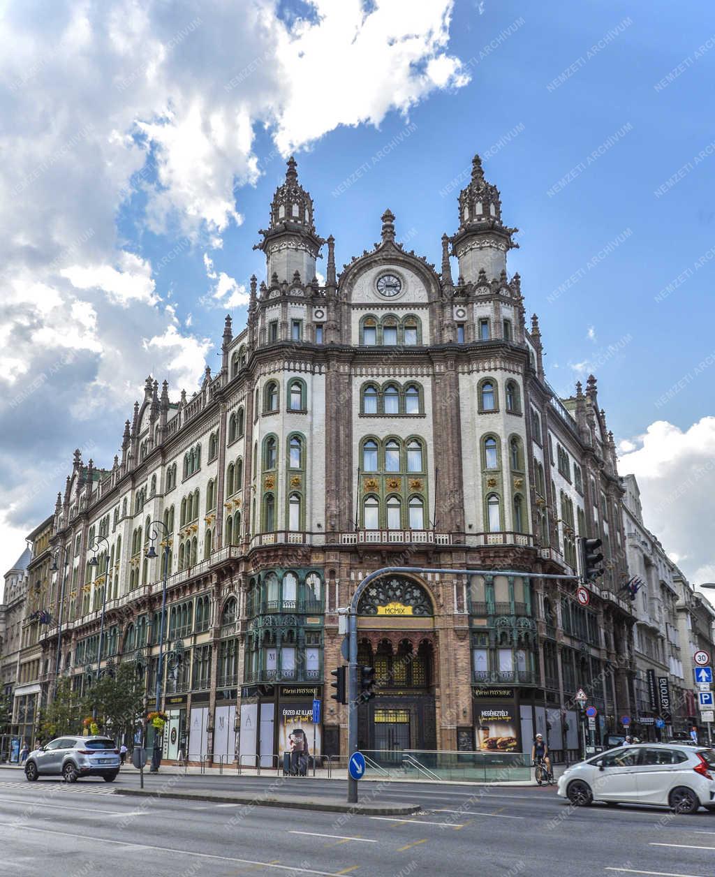 Városkép - Budapest - Párisi-udvar