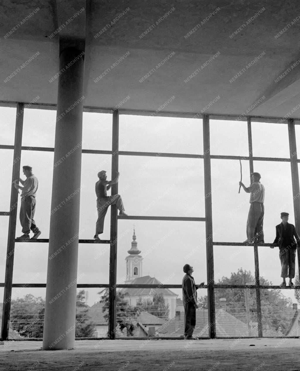 Építőipar - Kultúra - Kultúrkombinát épül Tiszakécskén