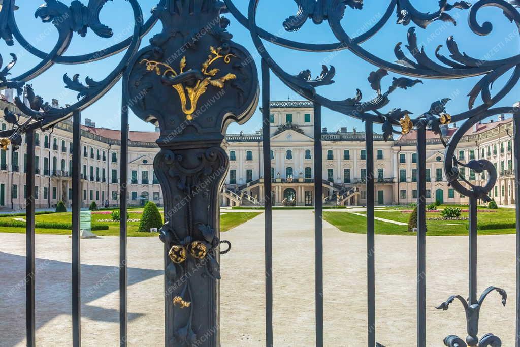 Épület - Fertőd - Az Esterházy-kastély 