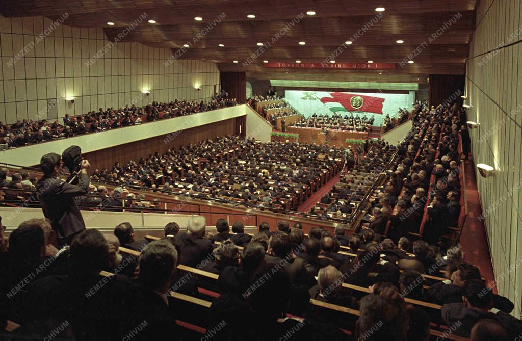 Belpolitika - Pártok - MSZMP X. kongresszusa