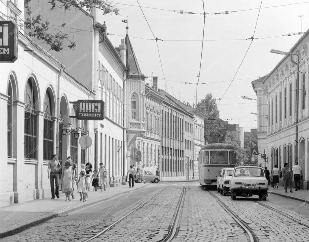 Városkép-életkép - A szegedi Kelemen utca