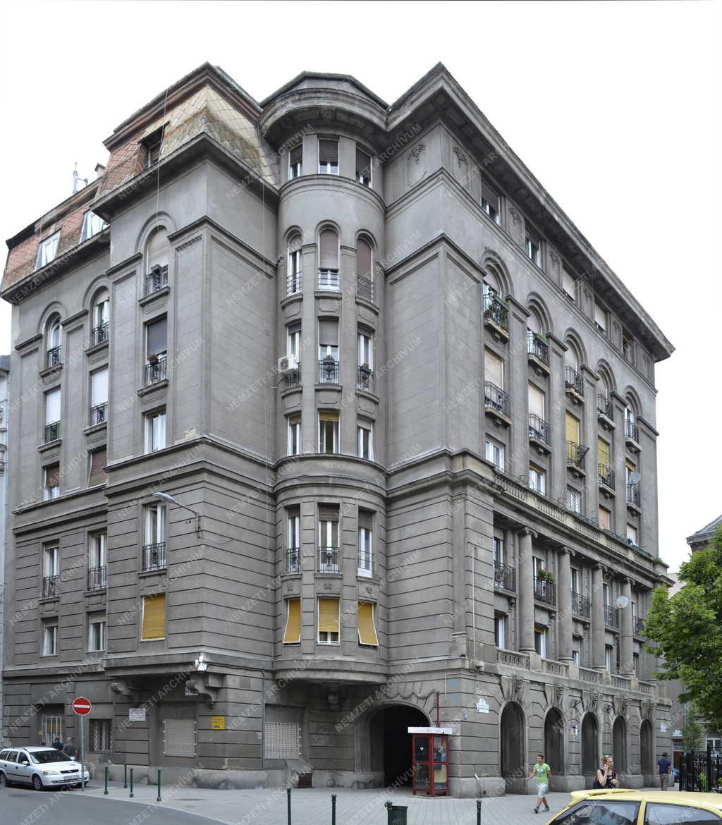 Épület - Budapest - Bérpalota a Gutenberg téren