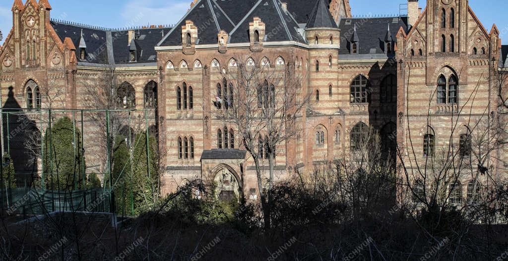 Oktatás - Budapest - Toldy Ferenc Gimnázium