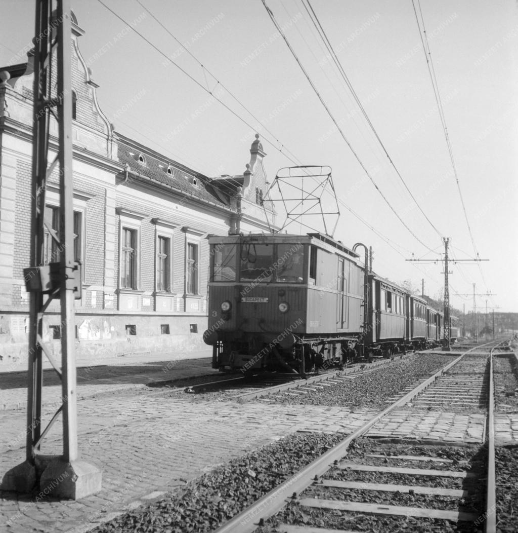 Közlekddés - Újjáépülő villamosvonalak