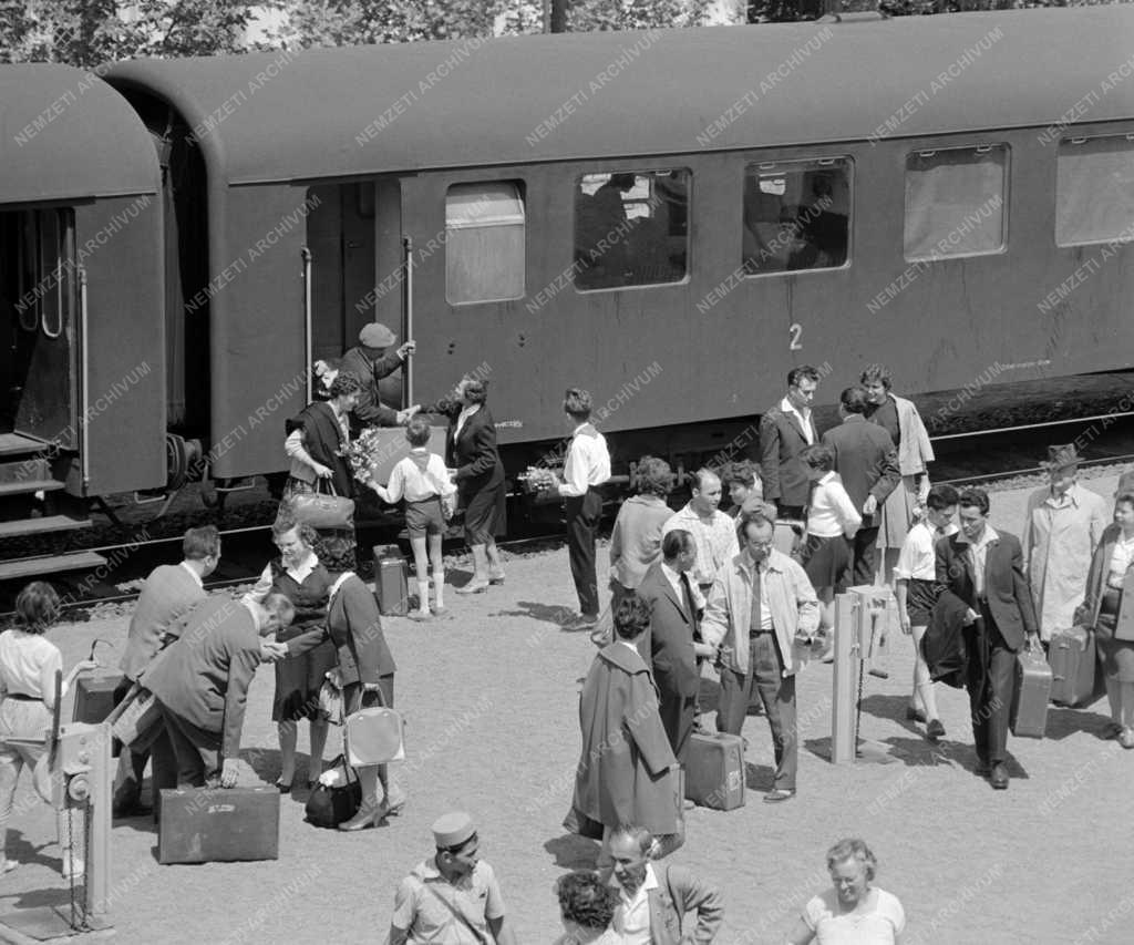 Szabadidő - Balatonföldvári vasútállomás