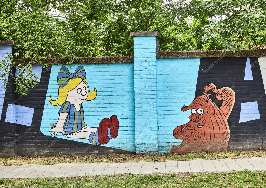 Kultúra - Budapest - Magyar mesefigurák díszítik a kerítést