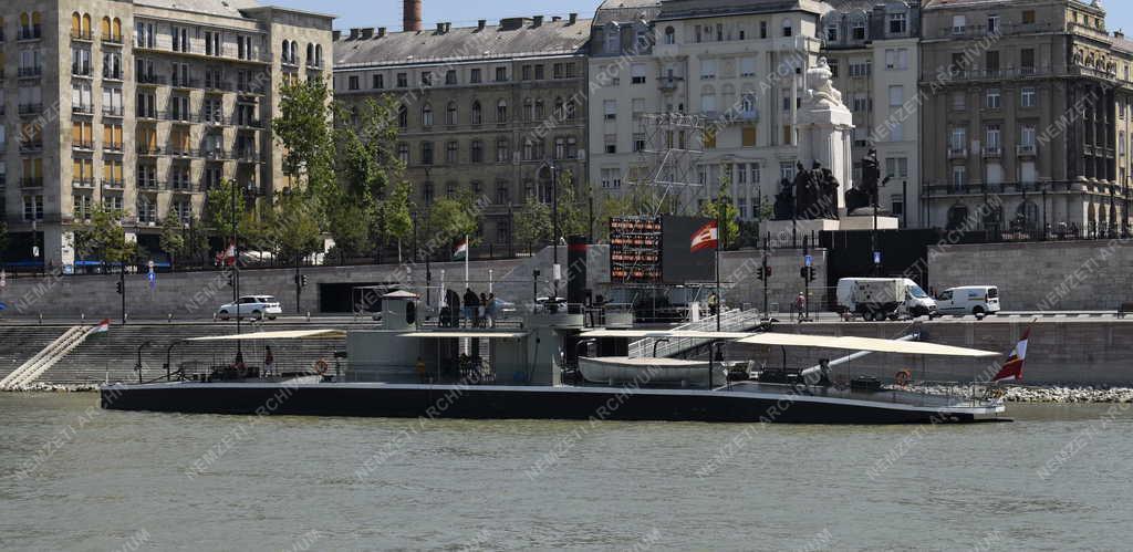 Vízi közlekedés - Budapest - Lajta Monitor múzeumhajó