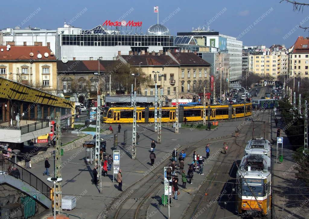 Közlekedés - Budapest - Villamos végállomás a Széll Kálmán téren