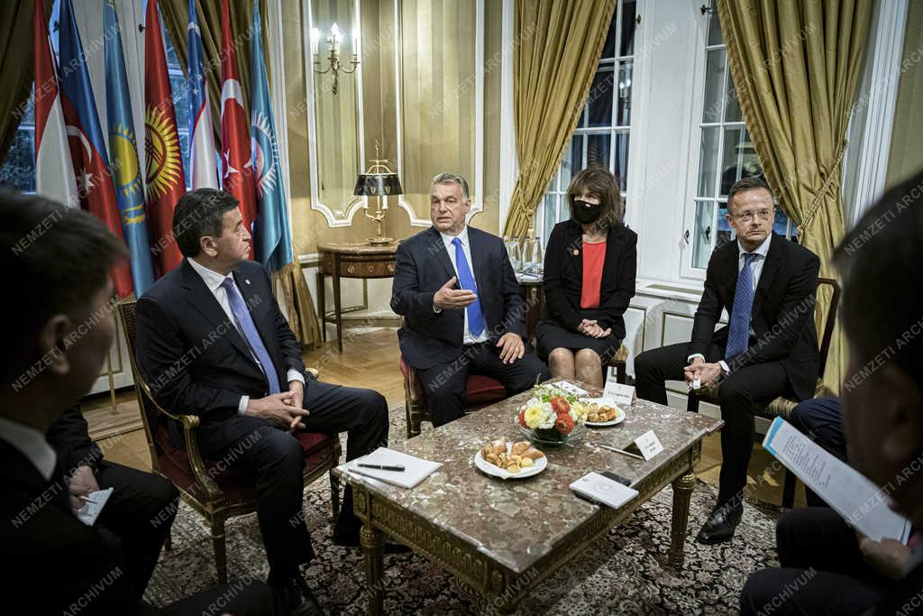 Orbán Viktor a Türk Tanács budapesti képviseletén