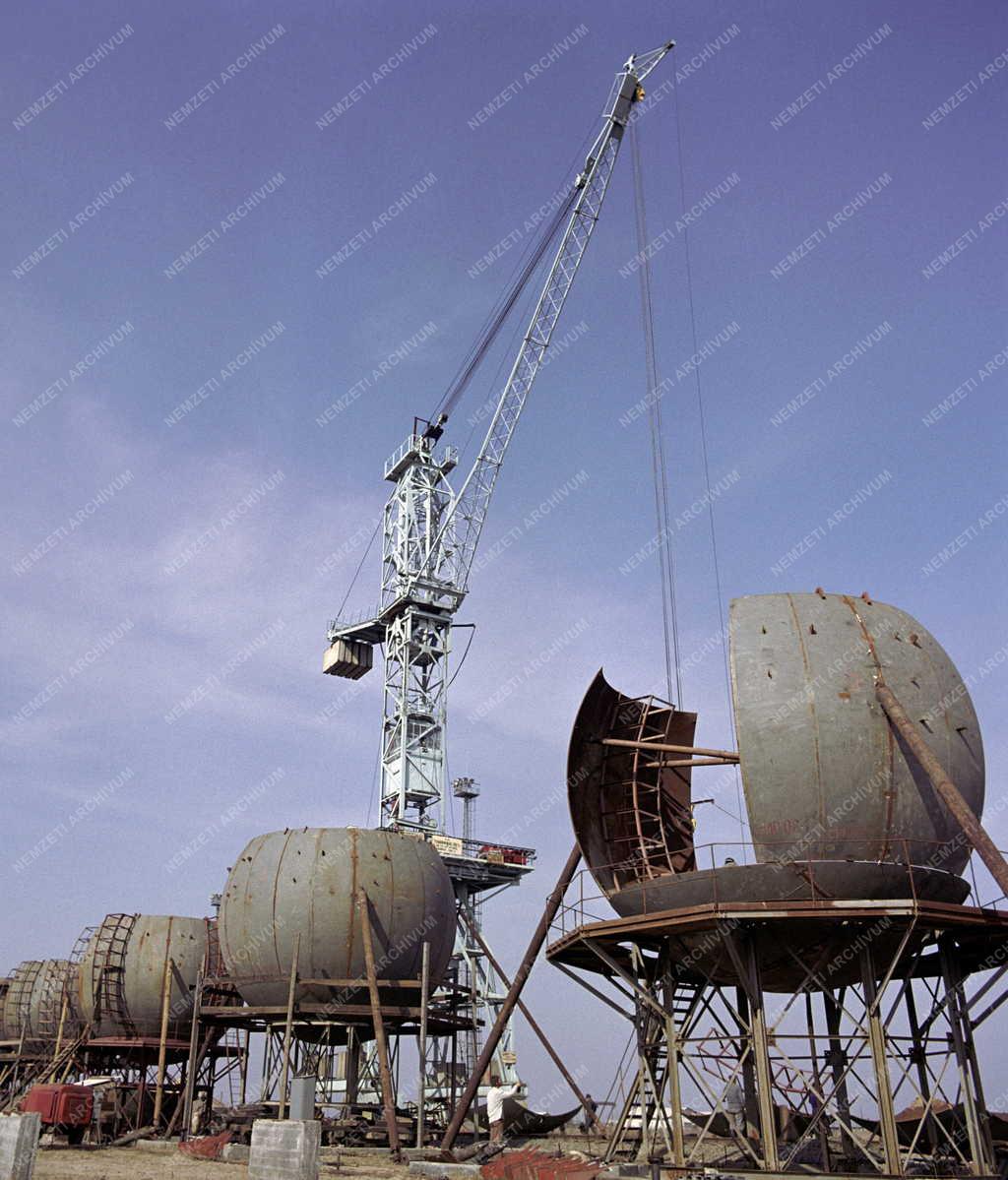 Ipar - Energia - Gáztartályok épülnek Algyőn