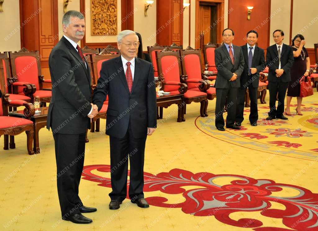 Kövér László Vietnamban