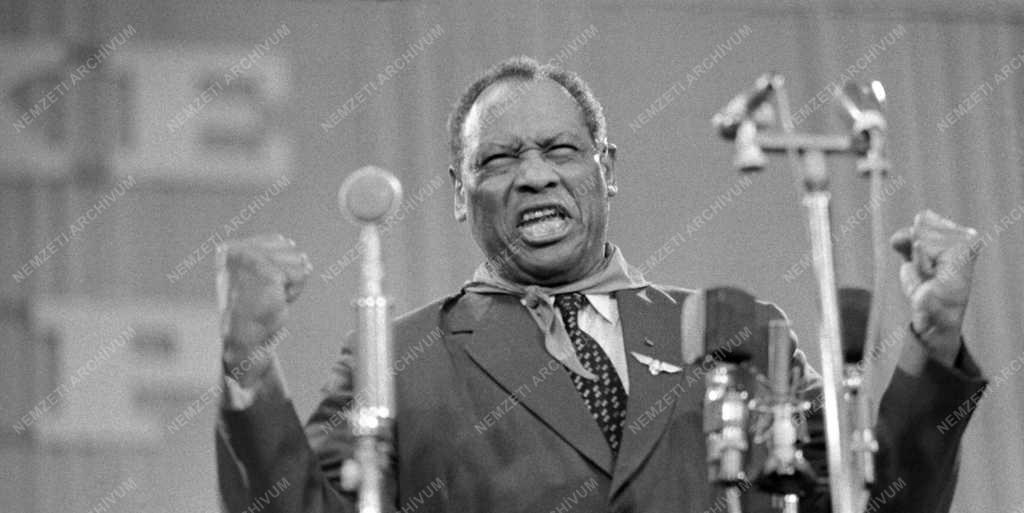 Külkapcsolat - Paul Robeson az Országos Béketanács nagygyűlésén