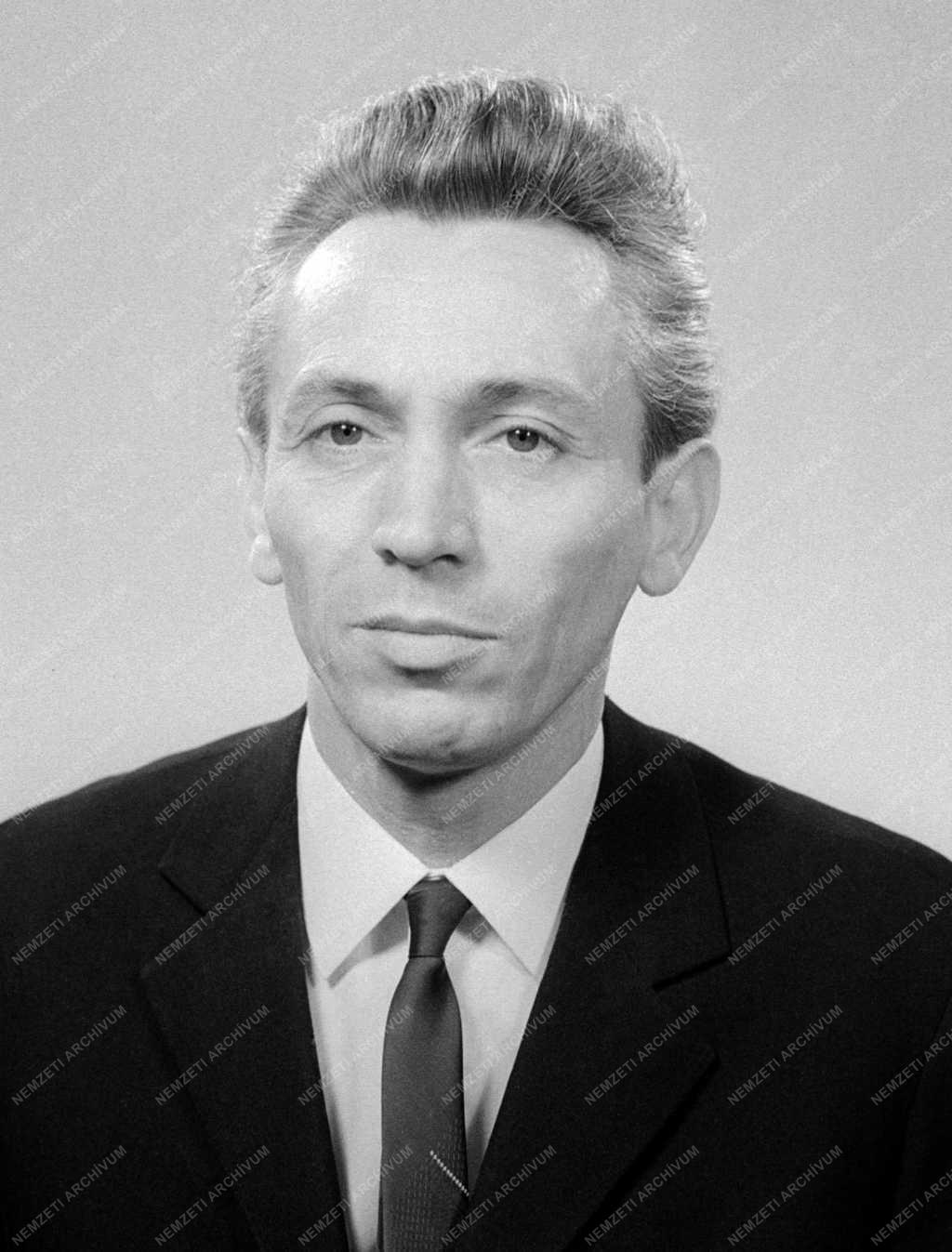 Az 1966. évi Állami- és Kossuth-díjasok portréi