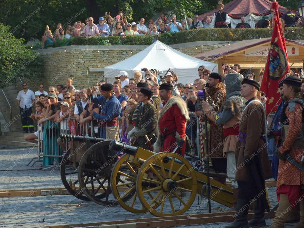 Kultúra - Hadijáték a  budai Várban