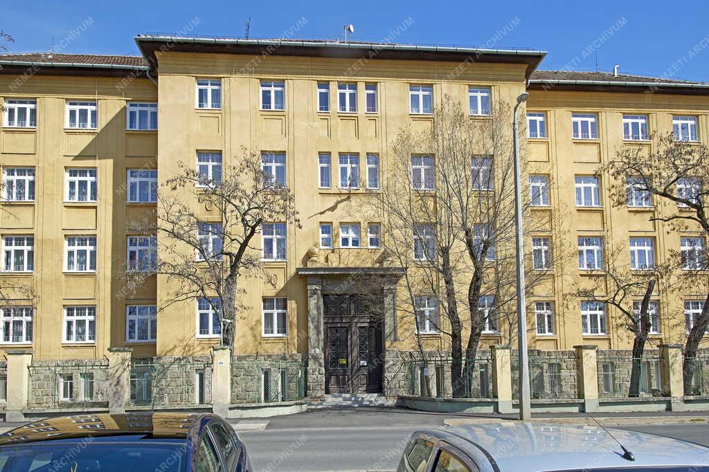 Közigazgatás - NAV Képzési, Egészségügyi és Kulturális Intézet