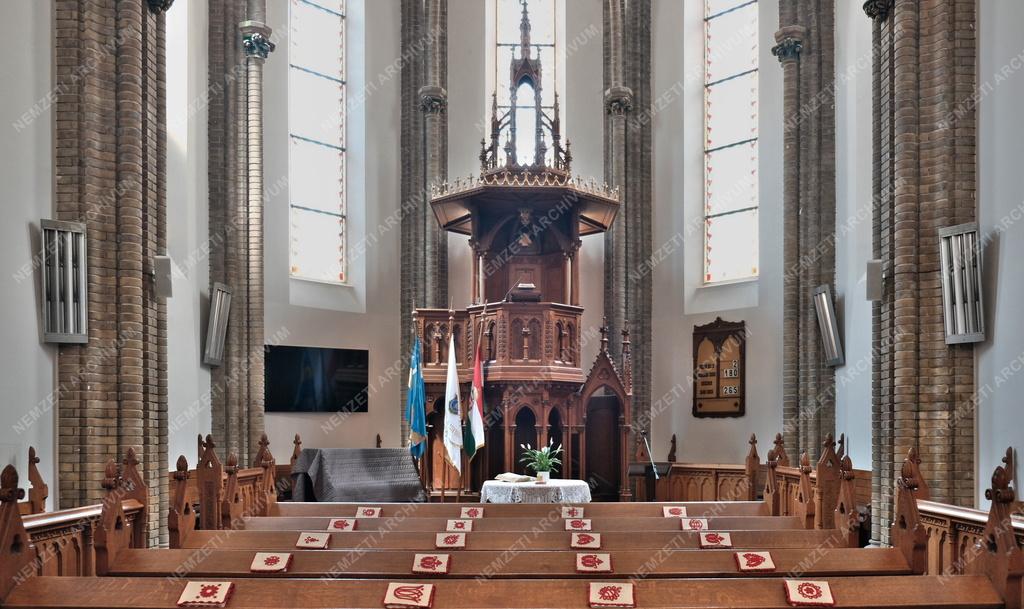 Vallás - Templom - Unitárius templom és székház