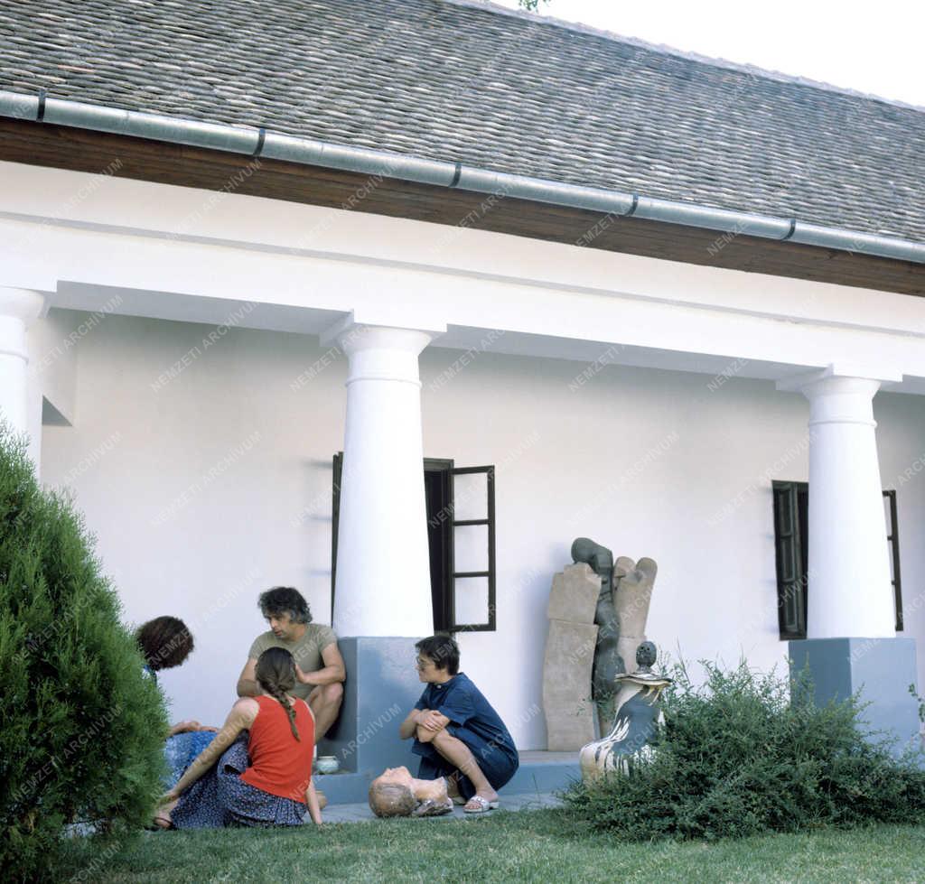 Képzőművészet - Nemzetközi Kerámia Kísérleti Stúdió